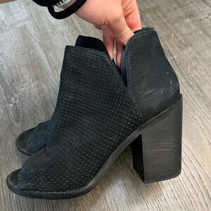 Steve Madden Black Suede Peep Toe Chunky Heel Booties Size 7